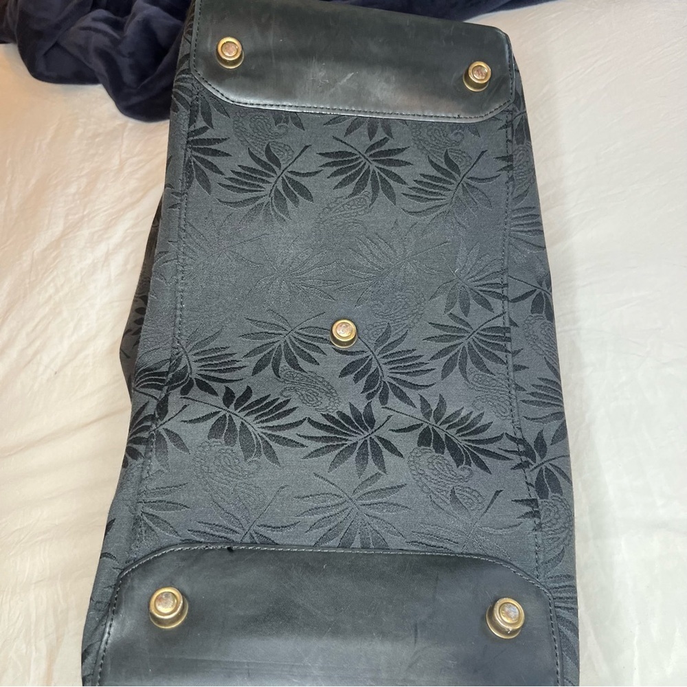 Tommy Bahama Large Black Duffle Bag, Shoulder Strap Top Handles Leather Accents - Picture 13 of 16